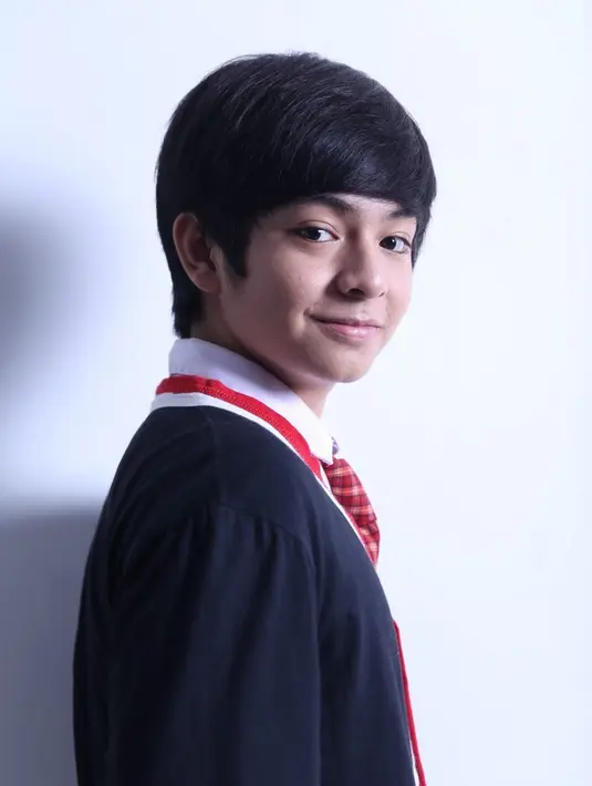 Bintang sinetron Mermaid in Love, Angga Aldi Yunanda dan lawan mainnya, Amanda Manopo. Kedua bintang idola baru remaja itu akan terlibat sebagai salah satu pengisi acara yang disiarkan secara live 26 jam, sesuai usianya SCTV. (Nurwahyunan/Bintang.com)