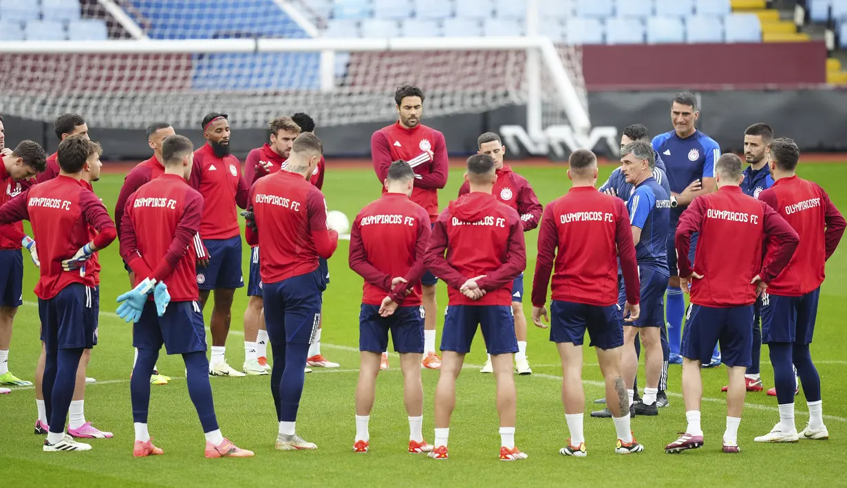 Olympiacos dipastikan bermain tanpa Andreas Ntoi karena kartu merah di kandang Fenerbahce lalu. (David Davies/PA via AP)