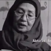 Ade Irawan membacakan puisi untuk Ahok. (FB Ria Irawan)