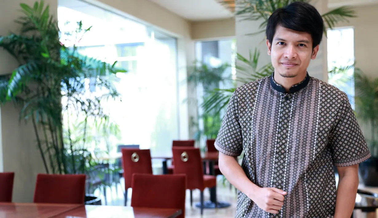 "Alhamdulillah kita saling support. Istri yang menyayangi, jadi teman dan sahabat, tim yang solid. Jadi alhamdulillah kami jalani semua itu penuh dengan rasa sayang," kata Dimas Seto . (Adrian Putra/Bintang.com)