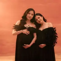 Intip maternity shoot Jessica Tanoe dan Valencia Tanoe (@valencitanoe)
