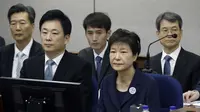 Mantan presiden Park Geun-hye jalani sidang perdana atas serangkaian kasus korupsi (AP Photo/Ahn Young-joon, Pool)