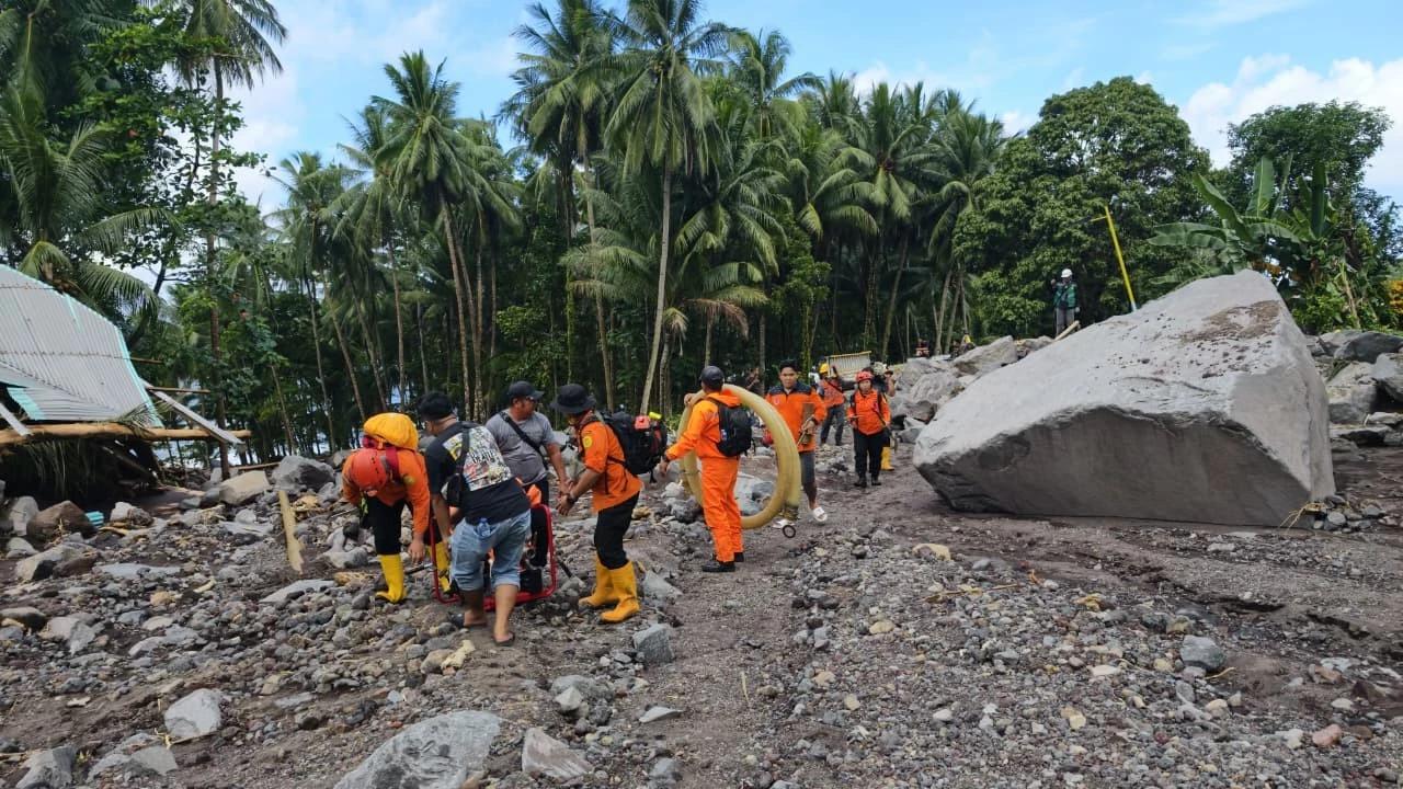 FOTO: Korban Banjir Bandang di Pulau Siau Bertambah Menjadi 15 Orang