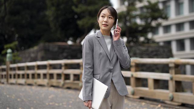 bekerja karir sukses mandiri cantik tersenyum baju jas