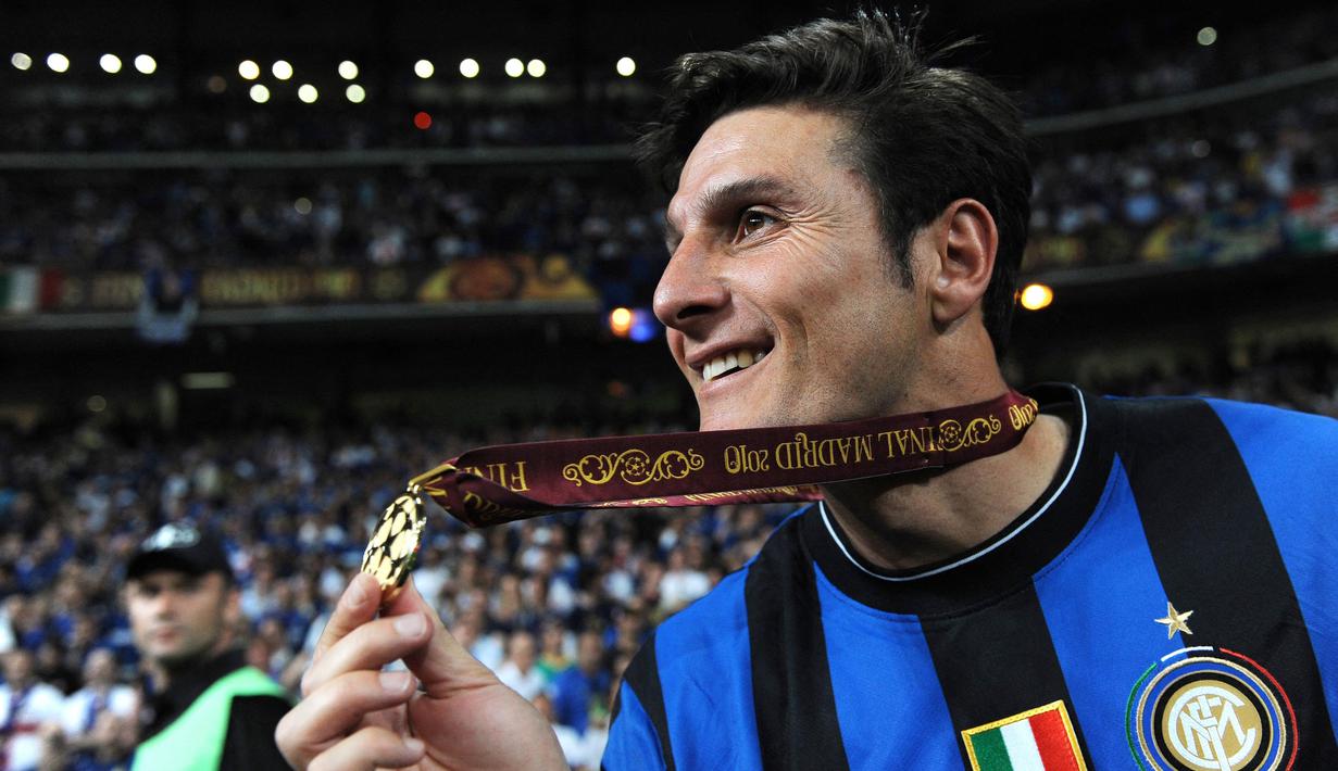 Satu dari sekian banyak prestasinya di lapangan adalah saat berhasil membawa Inter Milan menuju puncak kesuksesan dengan meraih trebel winner pada tahun 2010. (AFP/Christophe Simon)