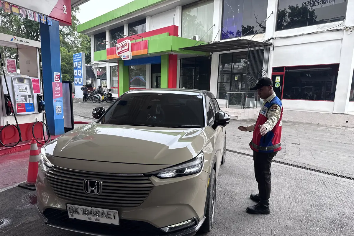 Pantauan Terkini SPBU COCO Yos Sudarso Medan. (Liputan6.com/Reza Efendi).