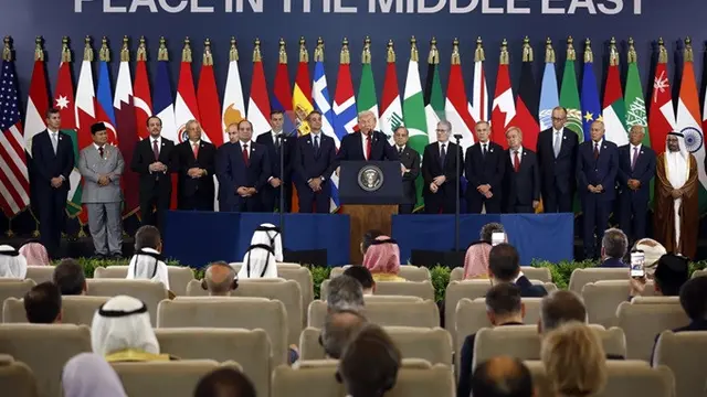 Presiden Amerika Serikat Donald Trump menyampaikan pidato dalam KTT Perdamaian Gaza di Sharm El Sheikh, Mesir, Senin (13/10/2025).