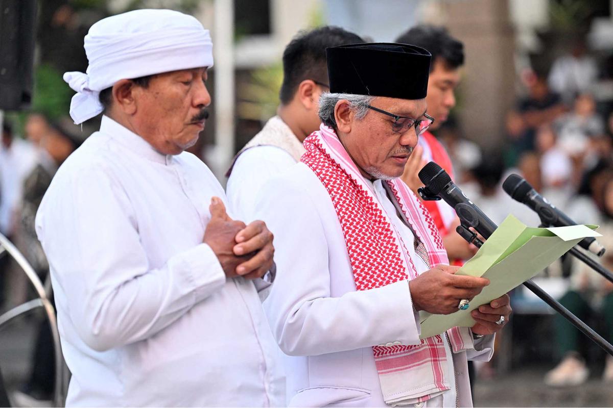 FOTO: Peringatan 23 Tahun Bom Bali, Doa dan Bunga untuk Korban