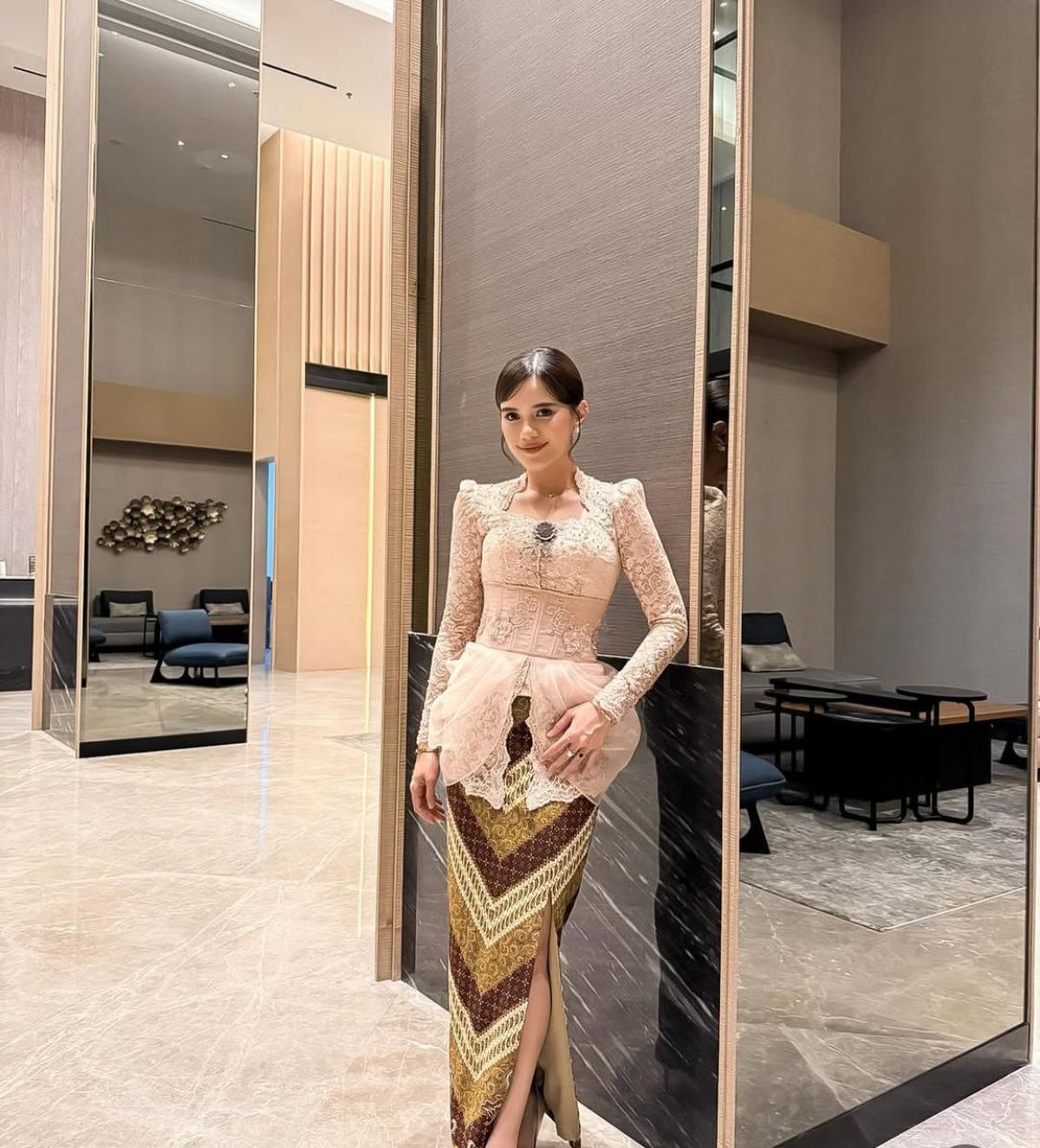 7 Potret Audi Marissa Tampil Anggun Jadi Bridesmaid di Pernikahan Ochi Rosdiana, Ini Reaksi Warganet