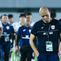 Pelatih Timnas Indonesia U-17, Nova Arianto tertunduk lesu usai memimpin tim asuhannya bertanding melawan China dalam laga uji coba di Indomilk Arena, Tangerang, Banten, Minggu (8/2/2026). (Bola.com/M Iqbal Ichsan)