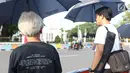 Peserta aksi Kamisan saat aksi di kawasan Silang Monas depan Istana Negara, Jakarta, Kamis (14/2). Seiring aksi Kamisan, JSKK meminta komitmen pemerintah untuk menyelesaikan kasus pelanggaran HAM masa lalu. (Liputan6.com/Helmi Fithriansyah)