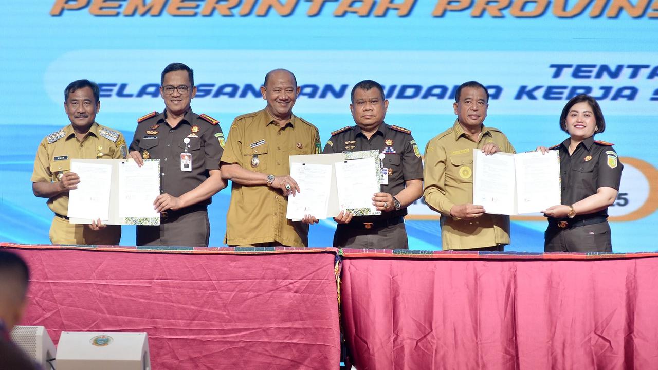 Gubernur Sumut Muhammad Bobby Afif Nasution saat Penandatanganan Perjanjian Kerja Sama (PKS) antara Kejaksaan Tinggi (Kejati) Sumut dan Pemerintah Provinsi Sumut
