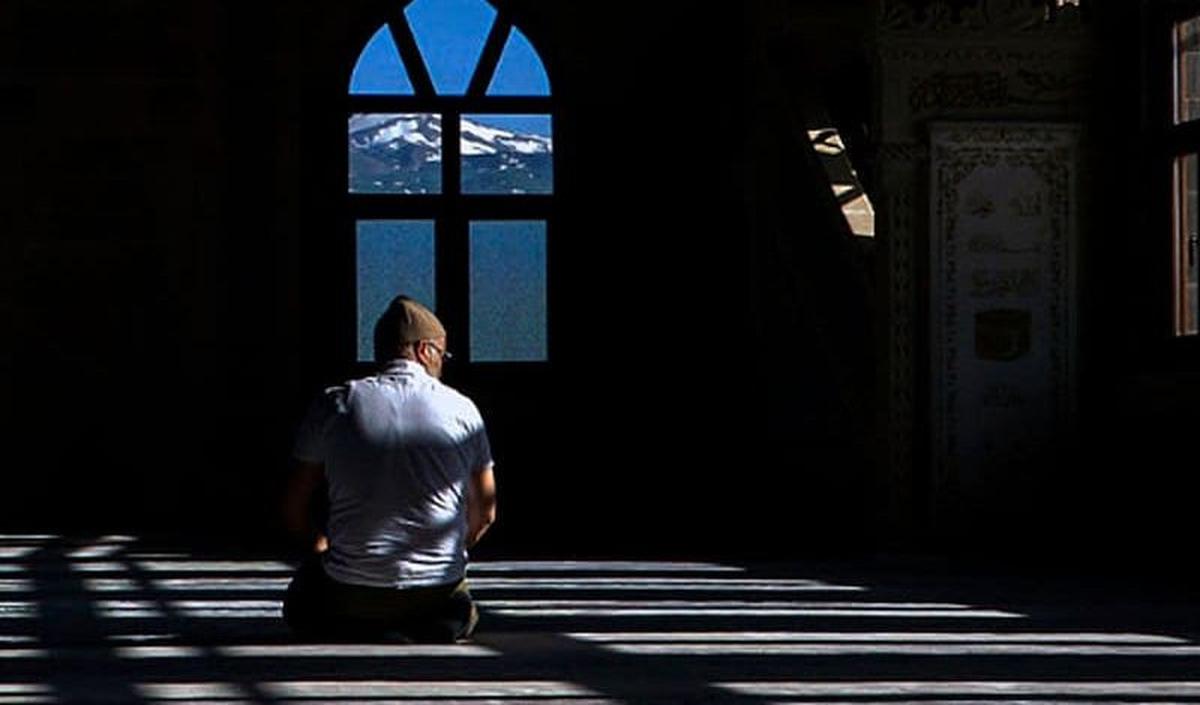 <b>Landasan Melaksanakan Sholat Jamak Maghrib di Waktu Isya</b><br>