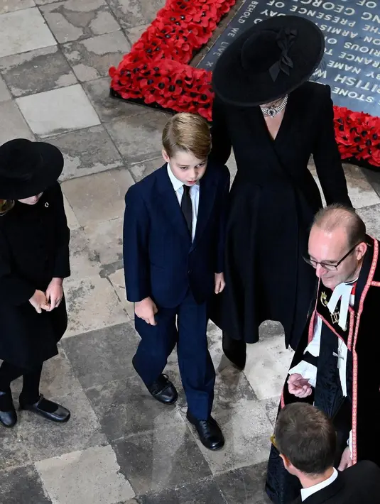 Peti mati Ratu Elizabeth akan diangkut ke Westminster Abbey. Foto: Instagram Vanity Fair.