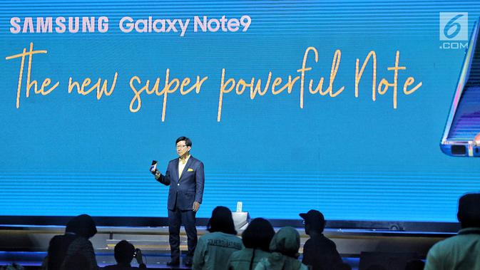 Presiden of Samsung Electronics Indonesia Jeahoon Kwon saat melaunching produk Samsung Galaxy Note 9 di Jakarta, Kamis (23/8). (Liputan6.com/Faizal Fanani)