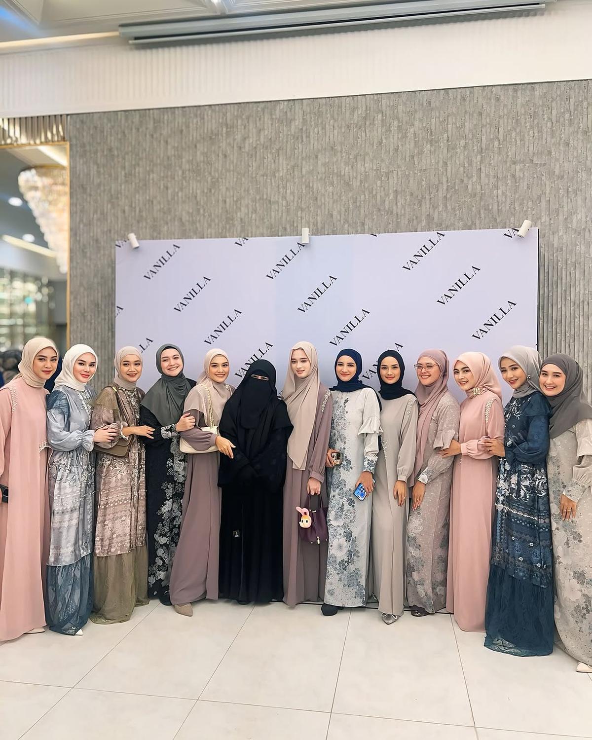 7 Potret Faby Marcelia Bareng Sederet Seleb Berhijab, Senang Bisa Kumpul dengan Circle Positif