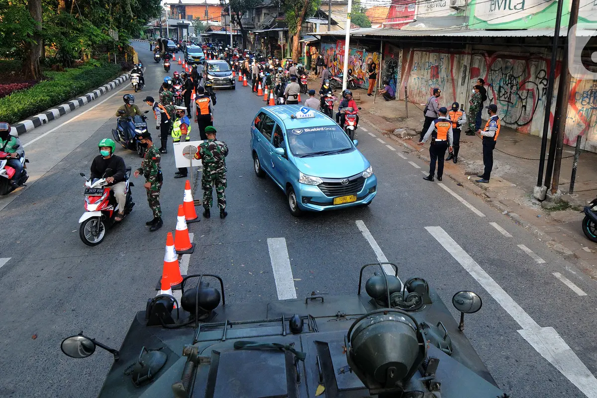 Kanalisasi Arus Lalu Lintas di Pos Penyekatan PPKM Darurat