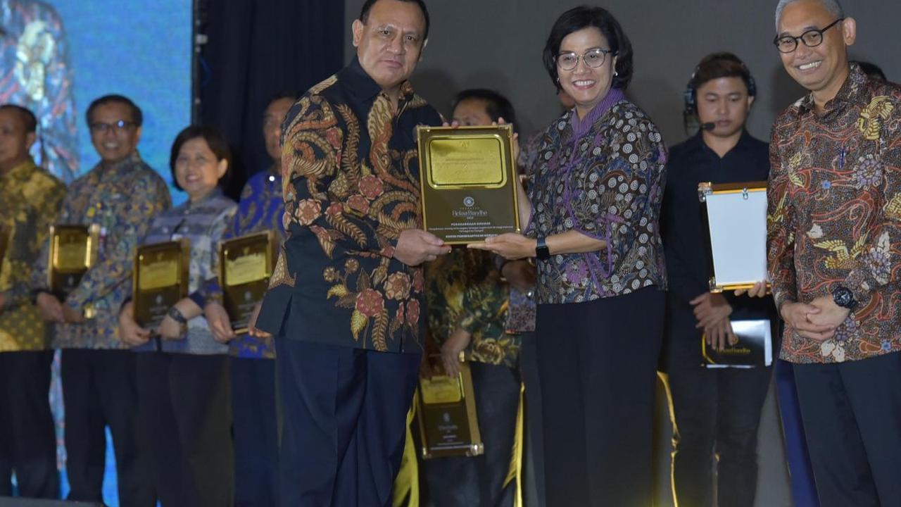 Padahal, Sri Mulyani baru saja penghargaan Anugerah Reksa Bandha kepada KPK yang dinilai berkontribusi dalam pengelolaan Barang Milik Negara (BMN).