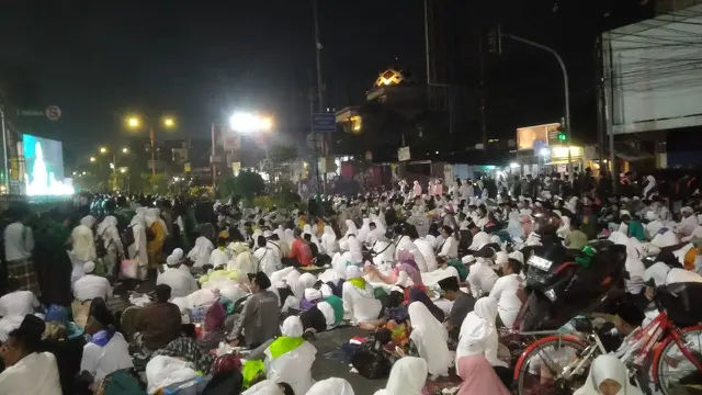 Ratusan ribu jemaah memadati lokasi 1 abad NU di Sidoarjo. (Hermawan/Liputan6.com)