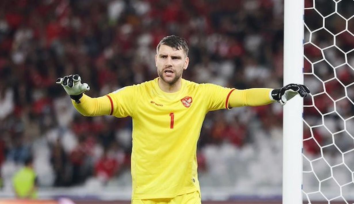 Aksi Maarten Paes pada laga Timnas Indonesia vs Arab Saudi di Kualifikasi Piala Dunia 2026 zona Asia (c) Abdul Aziz