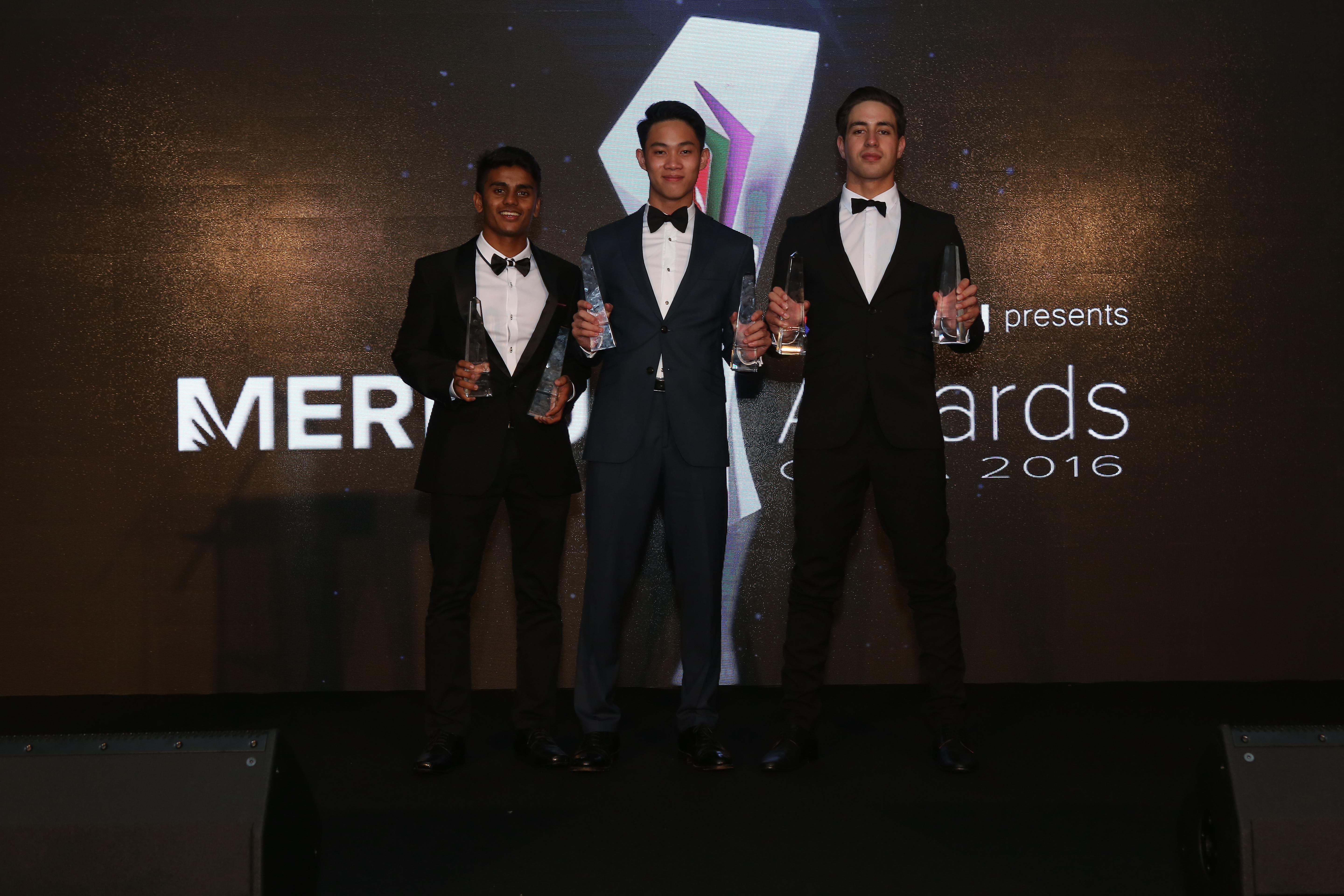 Presley Martono (tengah) meretas jalan menuju balapan dunia (istimewa)