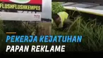 Momen berbahaya namun kocak dialami oleh seorang pekerja yang kejatuhan papan reklame.