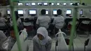 Sejumlah siswa bersiap melaksanakan Ujian Nasional Berbasis Komputer (UNBK) di SMAN 70 Jakarta, Senin (4/4/2016). Tahun ini, peserta UN di Jakarta sebanyak 122.507 terdiri dari SMA, SMALB, SMK, MA dan Program Paket C. (Liputan6.com/Gempur  M Surya)