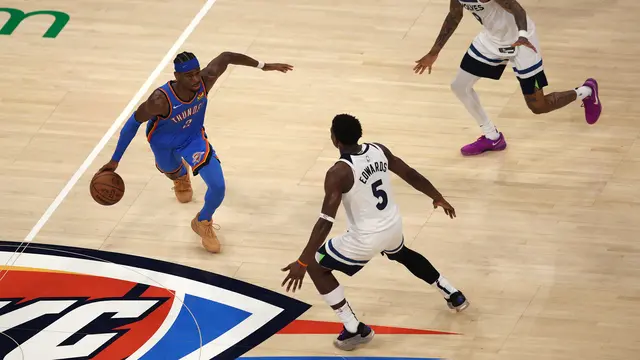 Shai Gilgeous Alexander menerobos pertahanan Timberwolves di final Wilayah Barat NBA