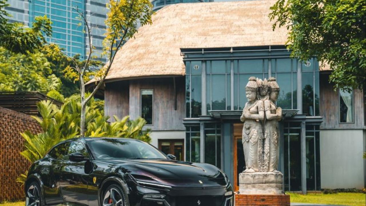 Ferrari dengan 4 Pintu