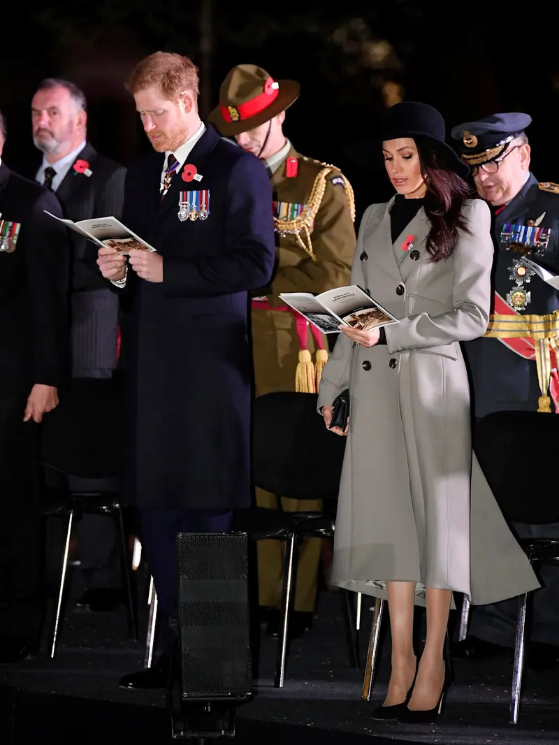 Meghan Markle Tampil Cantik Dengan Topi Hitam di Anzac Day