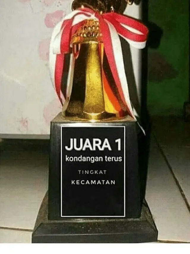 6 Tulisan Kocak di Piala Juara 1 Ini Unik, Kategorinya Bikin Geleng Kepala