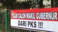 Spanduk Tolak Wagub dari PKS Muncul di Jalan Kebon Sirih