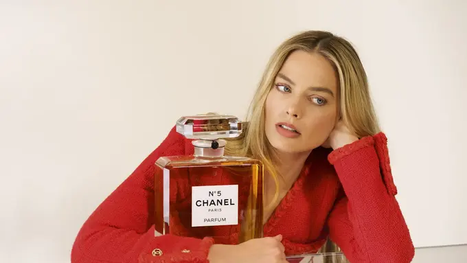 Si ‘Barbie’ Margot Robbie Didapuk Jadi Wajah Baru Parfum Ikonik Chanel  N°5