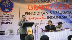 Kepala Dinas Pendidikan DKI Arie Budhiman saat memberikan sambutan Seminar Nasional Pendidikan di Jakarta, Kamis (4/6). Acara yang digagas BMPS ini, untuk mencari solusi persoalan pendidikan. (Liputan6.com/Faizal Fanani)