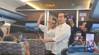 Presiden Joko Widodo atau Jokowi menjajal Kereta Cepat Jakarta Bandung (KCJB), Rabu (13/9/2023). (Liputan6.com/Lizsa Egeham)
