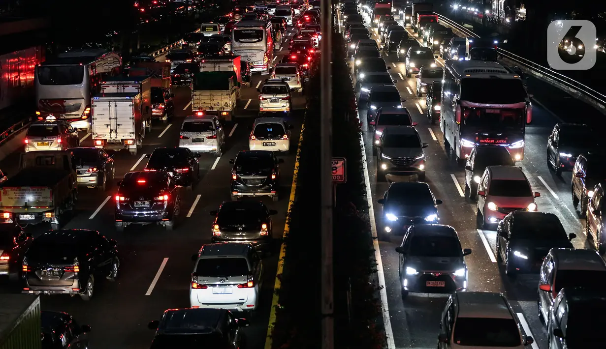 Kepala Dinas Perhubungan DKI Jakarta Syafrin Liputo sebelumnya menjelaskan alasan uji coba pengaturan jam masuk kerja yang akan diberlakukan hanya untuk pegawai Pemprov DKI Jakarta. (Liputan6.com/Johan Tallo)