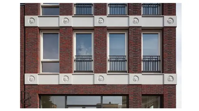 Gedung Apartemen Gunakan 22 Emoji