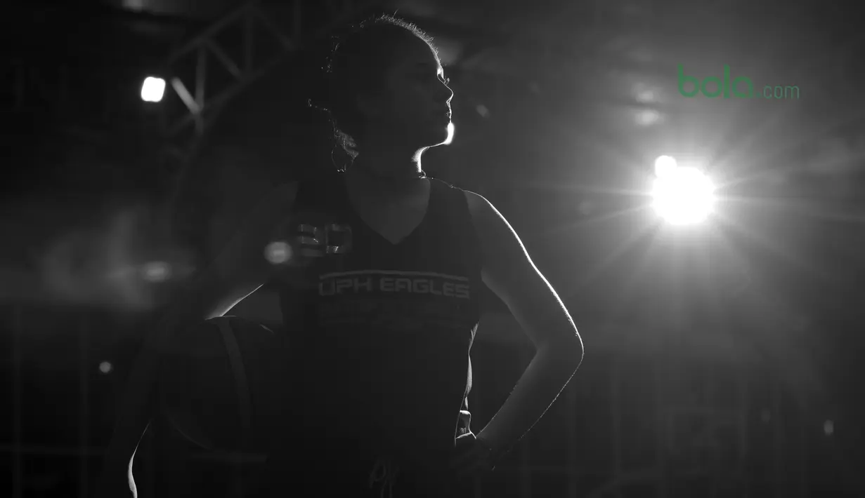 Pada 2016 Shita Marino terpilih sebagai salah satu pemain  DBL All Star untuk belajar di Amerika Serikat. (Bola.com/Nick Hanoatubun)