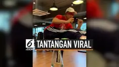 Baru-baru kembali viral sebuah challenge yang tak hanya dilakukan warganet, tapi juga selebriti ternama dunia. Mulai dari Jason Statham hingga John Mayer. Tantangan tersebut bernama bottle cap challenge.