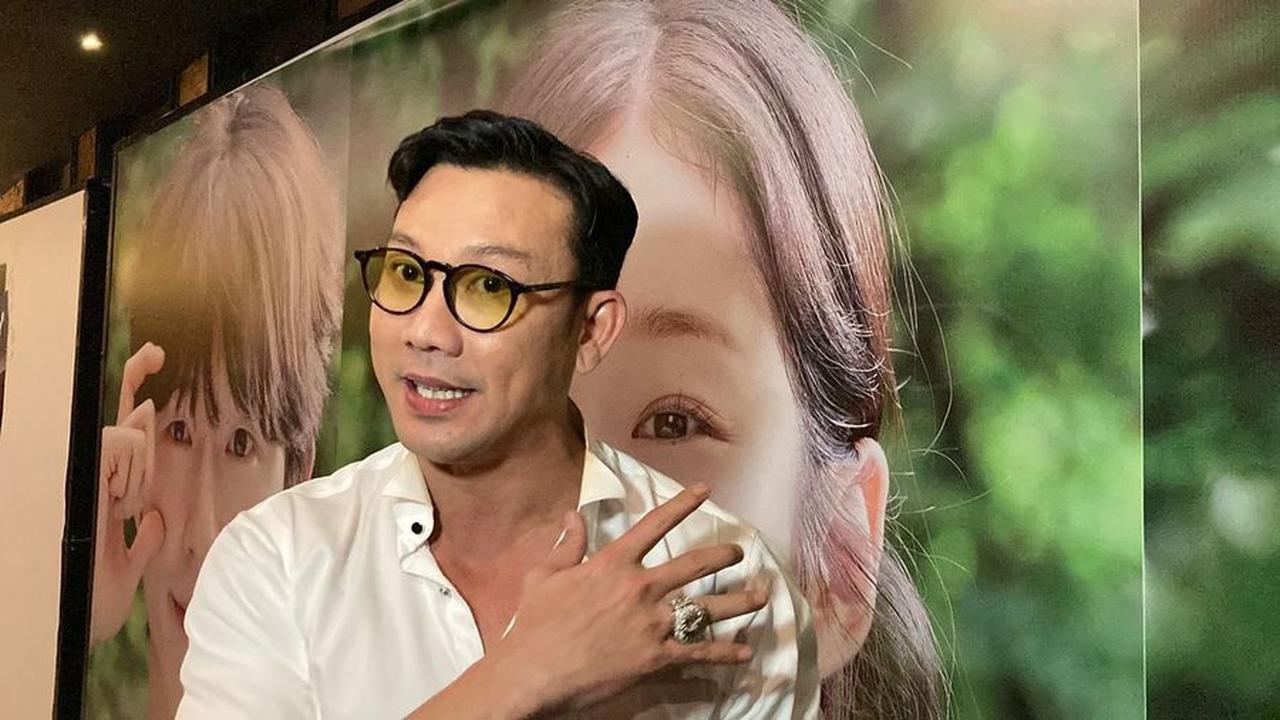 Rayakan Natal di Singapura, 8 Potret Denny Sumargo Ungkapkan Akan Kenalkan Baby Biel ke Keluarga Besar Sang Istri