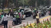 Kala BMW X5 Bikin Macet Kuningan, Pemiliknya Justru Tuai Pujian