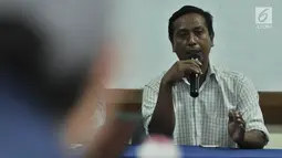 Anggota FP3 Pulau Pari Sahrul memberi keterangan saat konpers terkait putusan bebas dan kriminalisasi warga Pulau Pari oleh Polres Kepulauan Seribu di Kantor LBH, Jakarta, Minggu (18/11). (Merdeka.com/ Iqbal S. Nugroho)