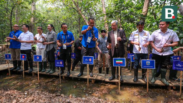 Penanaman Bakau "Kick-off Dribbling Towards Sustainbility FIBA Basketball World Cup 2023"