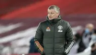 Manajer Manchester United (MU) Ole Gunnar Solskjaer dalam laga kontra Liverpool dalam lanjutan Liga Inggris di Anfield, Minggu (17/1/2021). (Michael Regan/Pool via AP)