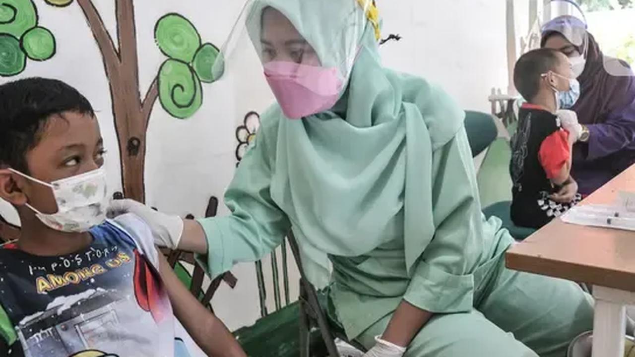 Syahril mengatakan, penolakan para guru besar itu hanya didasarkan pada hoaks yang beredar di grup WhatsApp serta provokasi dari pihak-pihak tertentu untuk menolak RUU Kesehatan yang sudah jelas akan membuat masyarakat lebih mudah mengakses dokter dan men