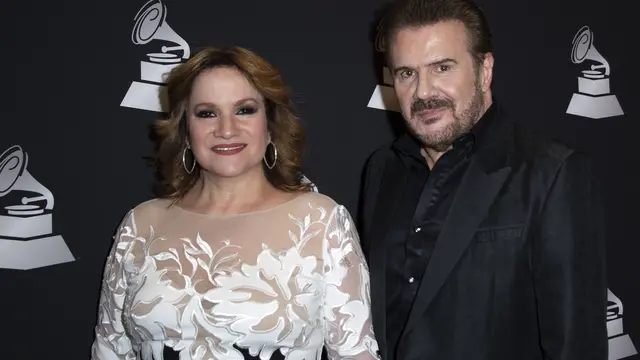 Dua Pimpinela, Lucia (kanan) dan Joaquim Galan menghadiri acara Latin Grammy Special Merit Awards Presentation di Las Vegas, Nevada, pada 13 November 2019.