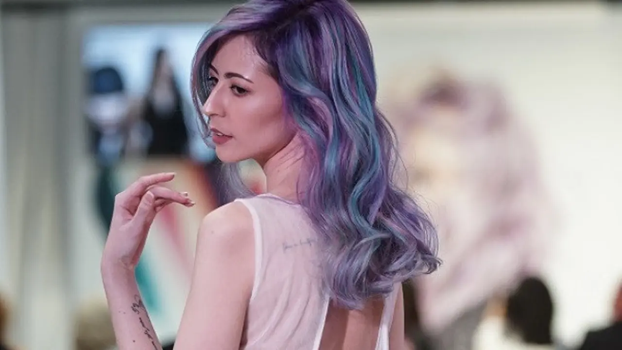 Mewarnai Rambut Lebih Berani dengan Rangkaian Colorfulhair
