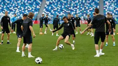 Para pemain Kroasia saat mengikuti pelatihan di stadion Nizhny Novgorod di Nizhny Novgorod, Rusia, (20/6). Kroasia akan bertanding melawan Argentina pada lanjutan grup D Piala Dunia 2018. (AP Photo / Petr David Josek)