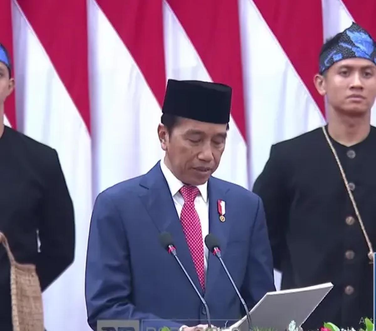 Kenaikan gaji ASN/TNI/Polri menjadi salah satu agenda dalam RAPBN 2024, yakni dengan kenaikan sebesar 8 persen untuk ASN pusat dan daerah/TNI/Polri dan 12 persen untuk pensiunan.