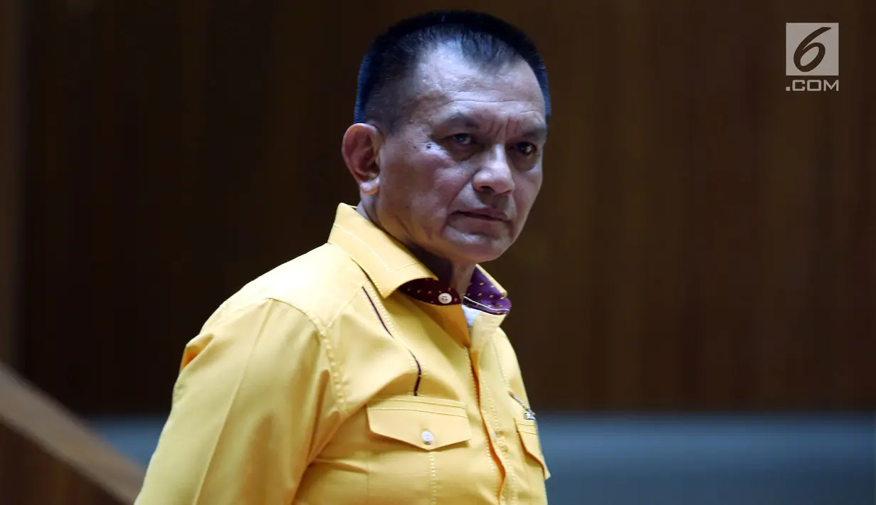 Sekjen Partai Golkar Letnan Jenderal Purnawirawan Lodewijk Freidrich Paulus usai mengumumkan struktur kepengurusan baru Partai Golkar di Jakarta, Senin (22/1). Posisi Sekjen Golkar memang identik dengan kalangan militer. (Liputan6.com/JohanTallo)